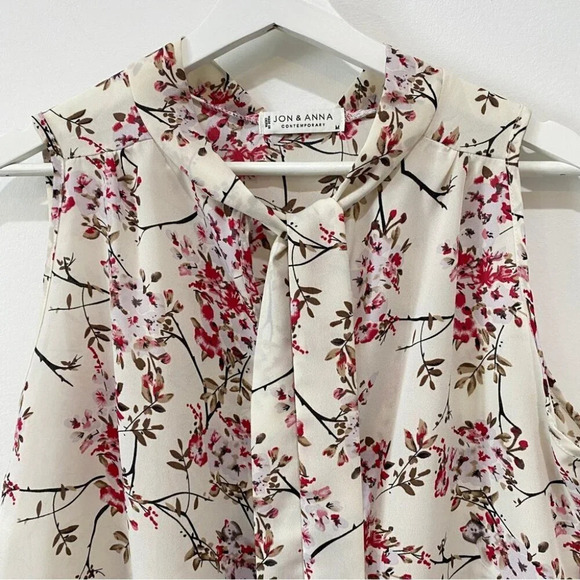 Jon & Anna Sleeveless Blouse with Tie Neck in Cherry Blossom Sakura Print Size M - Picture 4 of 16